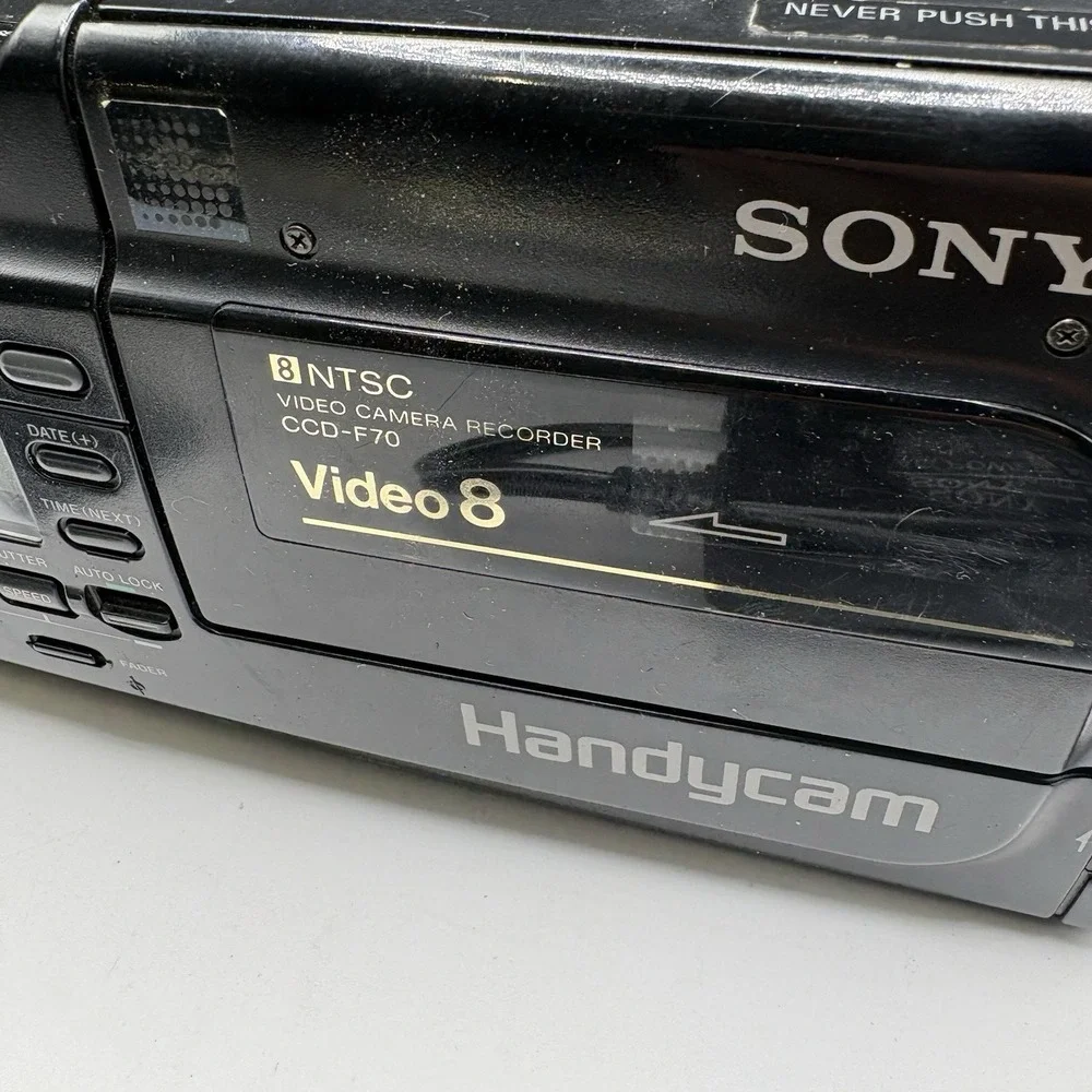 Sony CCD-F70 Camcorder, Hard Shell Case, Accessories VTG Video 8 NTSC Video READ